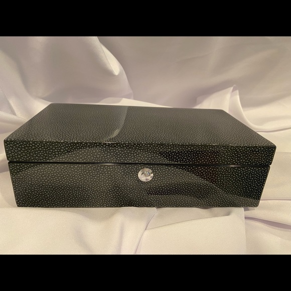 Lacquered Jewelry Box - Picture 4 of 7